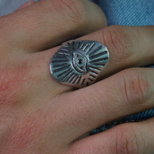 Load image into Gallery viewer, Shield Ring