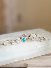 Load image into Gallery viewer, Solitude Signet Large