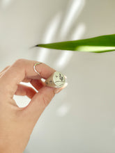 Load image into Gallery viewer, Solitude Signet Large