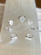 Load image into Gallery viewer, Solitude Signet Horizon (Rectangle)